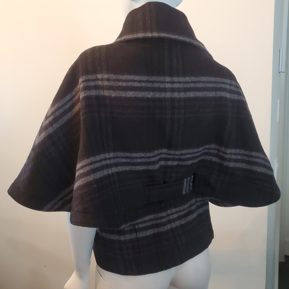Novelti wool blend wrap/cape/shall - Picture 2 of 8